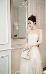 VT kem ren cúp ngực xẻ tà