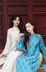 AD lụa thọ xanh đậm cổ tròn bo đính 5 nơ xanh (quần lụa thọ vàng)