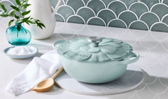 NỒI GANG LE CREUSET PETAL BRAISER SEA SALT CÓ NẮP 26CM XANH MINT
