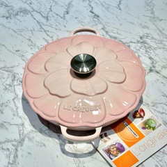 Chảo le creuset petal braiser shell pink nắp hoa 26cm hồng