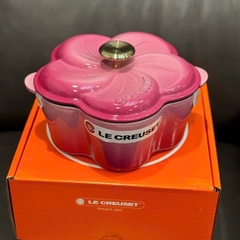 NỒI GANG LE CREUSET FLORAL HỒNG BERRY NẮP CÁNH HOA 20CM