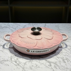 Chảo le creuset petal braiser shell pink nắp hoa 26cm hồng