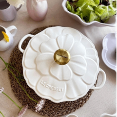 CHẢO LE CREUSET PETAL BRAISER CÓ NẮP 26CM TRẮNG