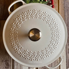 NỒI GANG SÂU LÒNG LE CREUSET COTTON HOA MAI 22CM
