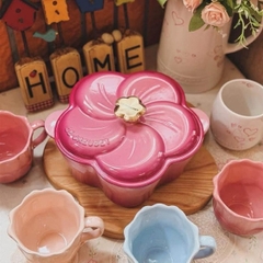 NỒI GANG LE CREUSET FLORAL HỒNG BERRY NẮP CÁNH HOA 20CM