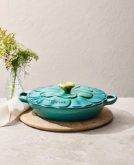 CHẢO LE CREUSET PETAL BRAISER BLEU RIVIERA CÓ NẮP 26CM MÀU XANH