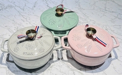 Nồi gang Staub hồng Sorbet bông lúa 16cm
