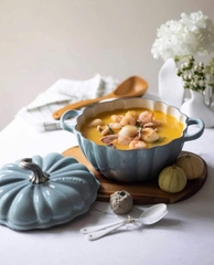 NỒI BÍ NGÔ LE CREUSET SEA SALT 24CM XANH KHÓI