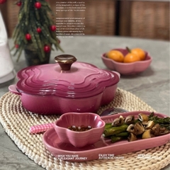 CHẢO GANG HOA LE CREUSET BERRY 20CM MÀU HỒNG ĐẬM