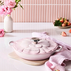 Chảo le creuset petal braiser shell pink nắp hoa 26cm hồng