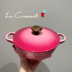 NỒI GANG SÂU LÒNG LE CREUSET MARMITE BERRY 22CM MÀU HỒNG ĐẬM