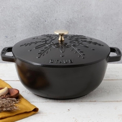 Nồi gang Staub snowflake black bông tuyết 24cm màu đen