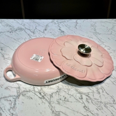 Chảo le creuset petal braiser shell pink nắp hoa 26cm hồng