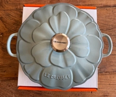 CHẢO LE CREUSET PETAL BRAISER SEA SALT NẮP HOA 26CM XANH MINT