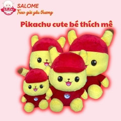 Gấu bông Pikachu ngồi đội nón đỏ
