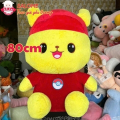 Gấu bông Pikachu ngồi đội nón đỏ