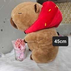 Gấu Bông Capybara Đeo Nón Dâu