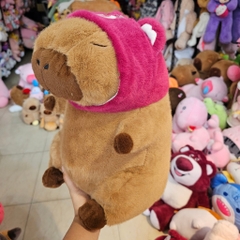 Gấu Bông Capybara Đeo Nón Gấu Dâu
