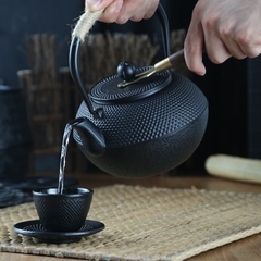 Ấm Pha Trà Gang Chịu Nhiệt – Giữ Trọn Hương Vị Trà Thủ Công