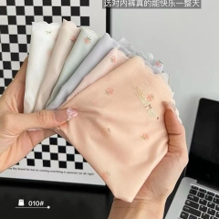 Quần Lót Nữ Đúc Su Hoạ Tiết Quả Dâu Thun Lạnh viền sóng D78 gợi cảm đính quả dâu nhỏ Nhung Kem