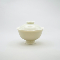 Chén khải sứ Đức Hóa nung củi miệng hoa