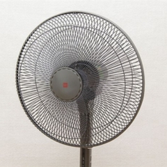 M40K (GY) - Quạt đứng KDK, màu Xám