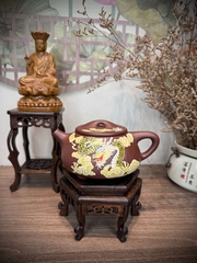 Ấm Thạch Biều Tuổi Thìn - Họa Tiết Vẽ Tay  -NN Trương Tiểu Lĩnh - Hàng Thủ Công - Chất Đất Đáy Tào Thanh - Lỗ Thoát: 14 lỗ 430ml