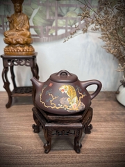 Ấm Thạch Biều - Tử Nê - Trang Tử Di - Họa Tiết Hổ - Hàng Thủ Công - Lỗ Thoát: 14 lỗ - 250ml