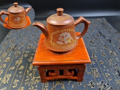 Ấm kim bình mai