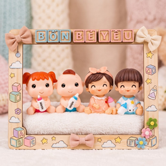 Mô Hình Em Bé Cầm Bình Sữa Mini