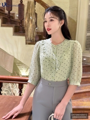 Sơ mi tơ chấm bèo V xinh xắn, điệu đà, nữ tính UKFSM2408013