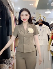 Áo Kí Giả Cổ Vê 2 Túi UK Fashion Công Sở Nữ Thanh Lịch Sang Trọng Vải Mềm Mại UKSM2501011
