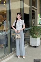 Sơ mi hoa nhí cổ sen nhọn điệu đà dễ mặc, mềm mát UKSM2505021
