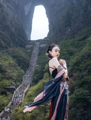PHƯỢNG HOÀNG CỔ TRẤN –TRƯƠNG GIA GIỚI - MIÊU TRẠI MẠC NHUNG HẠNG NGÔ TƯƠNG TÂY