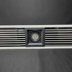 Cửa Gió Máy Lạnh Khung 15mm Phối Đen Trắng Kết Hợp Đèn Downlight
