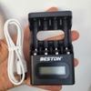 Box sạc thông minh tự ngắt 4 khe Beston M9501 sạc được cả Ni-MH 1.2V và Li-ion 1.5V chuẩn AA/AAA