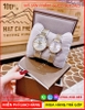 dong-ho-cap-doi-gucci-timeless-mat-tron-trang-day-demi-timesstore-vn