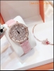 set-dong-ho-nu-davena-swarovski-rose-gold-day-da-hong-lac-tay-thien-nga-dep-gia-re-timesstore-vn
