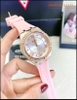 dong-ho-nu-guess-rose-gold-luxury-swarovski-silicone-mau-hong-dep-gia-re-timesstore-vn