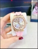dong-ho-nu-guess-rose-gold-luxury-swarovski-silicone-mau-hong-dep-gia-re-timesstore-vn