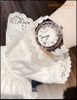 dong-ho-nu-guess-luxury-swarovski-silicone-trang-dep-gia-re-timesstore-vn