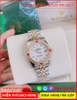 dong-ho-nu-rolex-sieu-cap-replica-1-1-mat-trang-xa-cu-swarovski-hat-ruby-do-day-demi-rose-gold-dep-gia-re-timesstore-vn