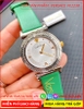 dong-ho-nu-versace-v-motif-mat-tron-trang-day-da-xanh-la-thoi-trang-dep-gia-re-timesstore-vn