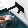 Vòi âm tường hình vuông, màu đen VAT0480