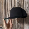 Nón Snapback style Aframe Vải trơn đen xịn vành mặt dưới nón màu xanh lá Brand One Hat