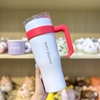 LY GIỮ NHIỆT CÓ QUAI CẦM 1L2 40OZ  TẶNG KÈM ỐNG HÚT VÀ STICKER B523