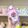Bình Nước Nhựa Cho Bé 700ML Tặng Kèm Dây Đeo Chéo N233