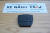 Miếng nhựa đệm chân phanh xe nâng mã 13995 hiệu Total Source