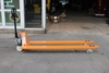 Xe nâng tay 3 tấn càng dài 2m hiệu Interlift, tiêu chuẩn Châu Âu