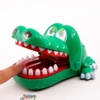 Đồ chơi khám phá răng cá sấu